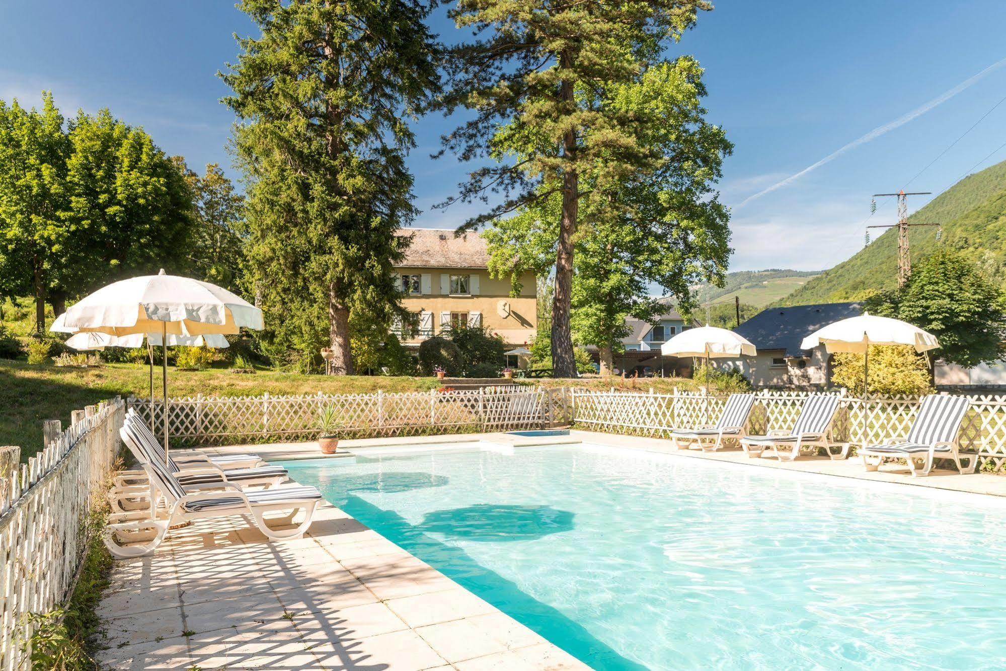 Hotel Du Val D'Aure Cadéac Exterior photo